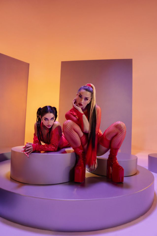 Lola Índigo y María Becerra estrenan "Discoteka" / Cedida por Universal Music 