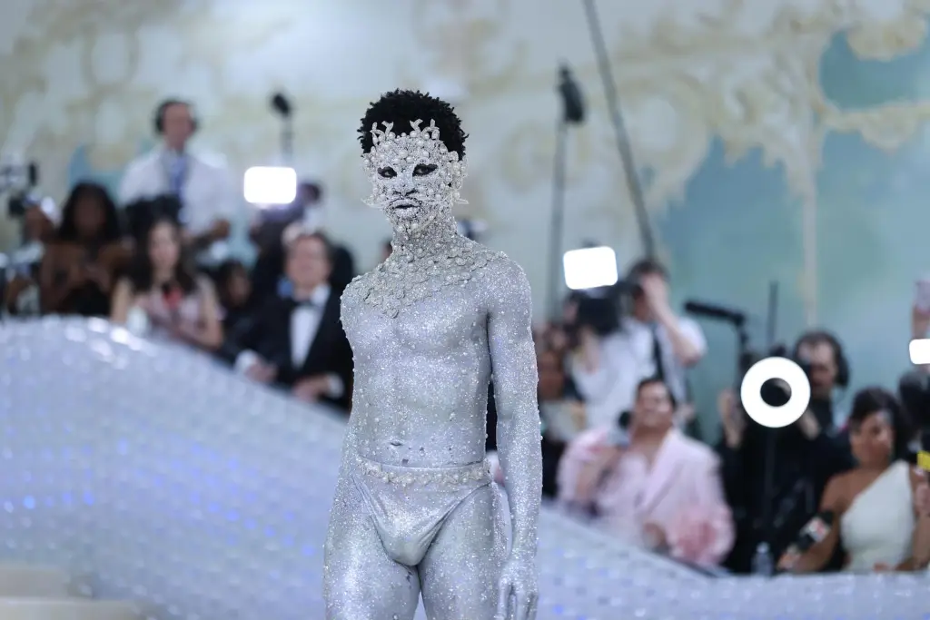 Lil Nas X llega a la Met Gala 2023