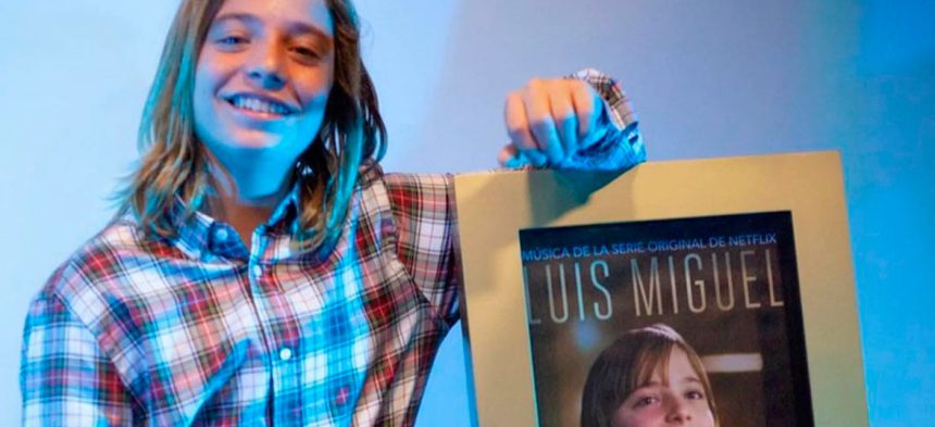 Izan Llunas, Español, actor, cantante, Luis Miguel: La serie, disco de oro, album, Sony Music, cover, Luis Miguel, mexicano, México,música, canción, La Malagueña, Decídete, abuelo, Dyango, chisme, Stars World Production