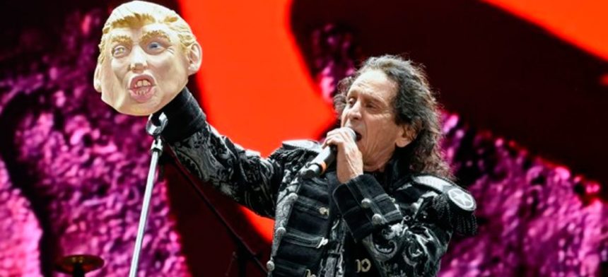 Alex Lora, cantante, mexicano, México, rock mexicano, arremete, contra, Donal Trump, anti inmigrantes, concierto, música, presentación, video, Stars World Production