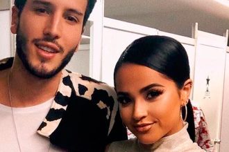 Becky G, Sebastián Yatra, cantantes, latinos, música, concierto, evento Viña del Mar, Chile, Marc Anthony, emoción, fans, cargada, hombros, video, Stars World Production