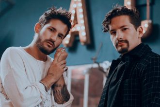 Mau y Ricky, cantantes, latinos, hermanos, hijos, Ricardo Montaner, Argentina, argentino, Venezuela, venezolanos, nueva canción, new single, Sony, éxito, música, tema, video, youtube, Perdóname, Sofía Reyes, románticos, baladas, Stars World Production