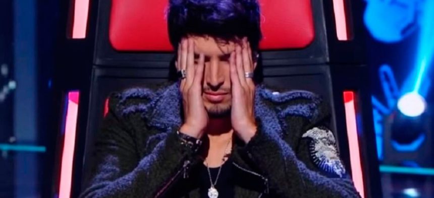 Sebastián Yatra, cantante, colombiano, Colombia, accidente, programa, caída, escenario, niña, La voz Kids Colombia, video, viral, redes sociales, Stars World Production