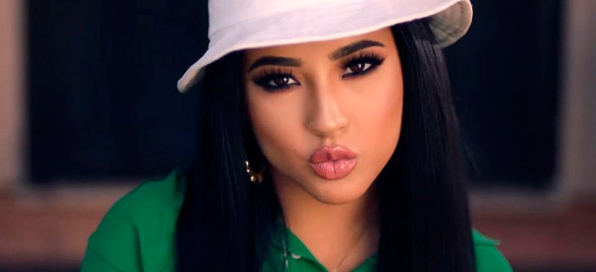 Becky G, cantante, latina, flow, estrena, lanza, video, videoclip, tema, canción, Green Light Go, música, Stars World Production