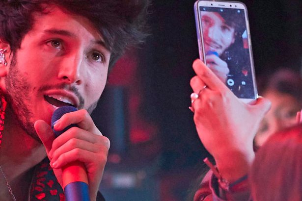 Sebastián Yatra, cantante, colombiano, Colombia, éxito, hit, video, fotos, redes sociales, Instagram, estrena, nuevo álbum, disco, canción, video, Fantasia, Cristina, música, Stars World Production