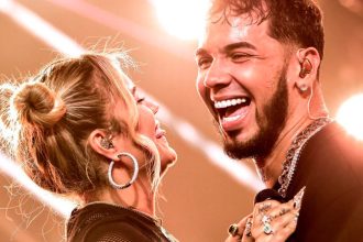 Karol G, Anuel AA, cantantes, latinos, tierno, romántico, video, Dices que te vas, tema, canción, hit, éxito, redes sociales, Instagram, romance, amor, música, Stars World Production