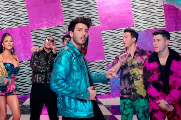 escucha, suena, nuevo tema, nueva canción, nuevo, nueva, tema, canción, single, new, new single, cantantes, latinos, Sebastían Yatra, onas Brothers, Daddy Yankee y Natti Natasha, video, videoclip, Runaway, éxito, hit, viral, Instagram, redes sociales, música, Stars World Production