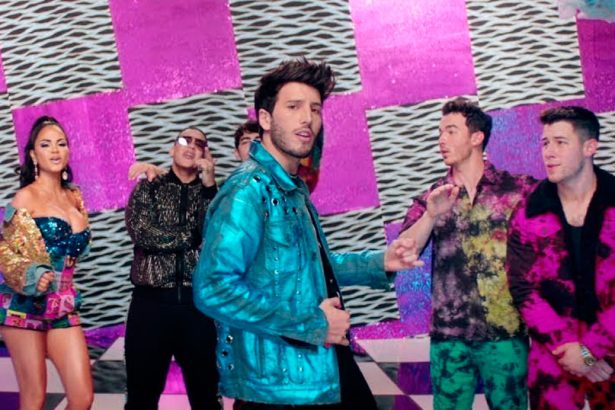 Runaway, Sebastián Yatra, Daddy Yankee, Natti Natasha, Jonas Brothers, éxito, musical, 1, América Latina, éxito, hit, viral, redes sociales, Instagram, música, Stars World Production