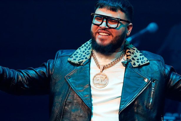 Farruko, divertido, incidente, pasó, show, presentación, pleno, concierto, viral, video, éxito, hit, redes sociales, Instagram, Youtube, música, Stars World Production