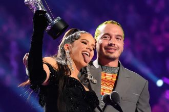 Rosalía, J. Balvin, celebran, felices, ganador, premio, video, videoclip, Youtube, redes sociales, Instagram, hit, éxito, viral, MTV VMA 2019, evento, musical, música, Stars World Production