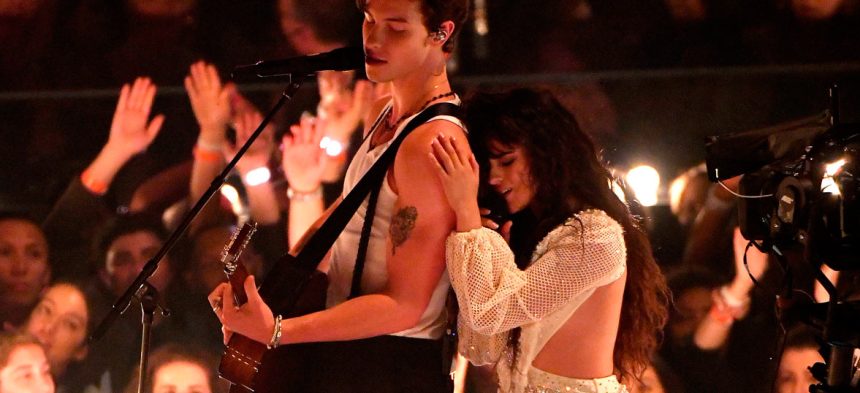 Shawn Mendes, Camila Cabello, latina, presentación, sensualidad, sexy, show, baile, relación, juntos, MTV Music Awards, música, Stars World Production