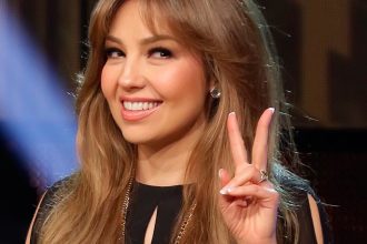 Thalía, cantante, latina, mexicana, México, video, sensual, fans, modelar, despertar, día, cama, hit, éxito, viral, divertido, redes sociales, Instagram, música, Stars World Production