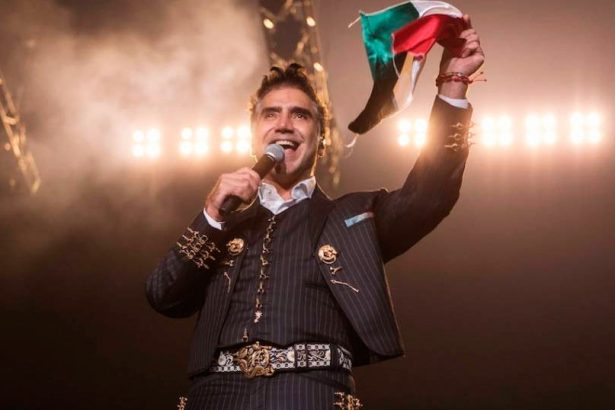 Alejandro Fernández, cantante, mexicano, México, sorprende, show, presentación, fans, Las Vegas, Independencia de México, canciones, temas, single, éxito, hit, viral, redes sociales, Instagram, música, Stars World Production