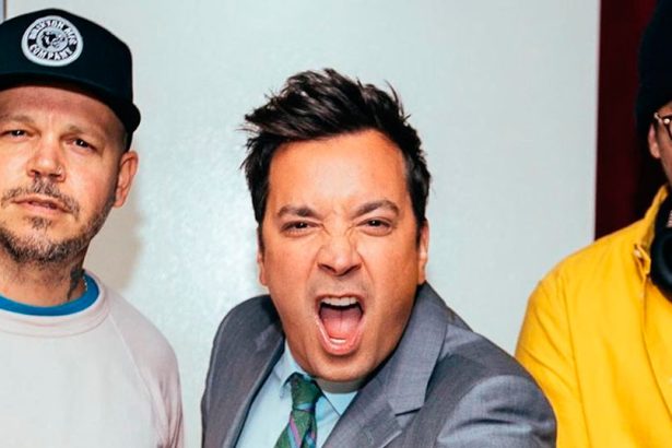 Bad Bunny, residente, cantando, programa, Jimmy Fallon, show, vivo, musical, sorprendió, temas, single, canciones, Bellacoso, viral, hit, éxito, redes sociales, Instagram, video, Youtube, música, Stars World Production