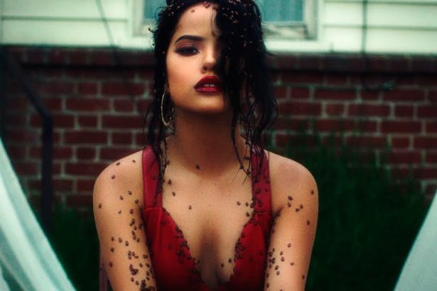 Becky G, cantante, raíces, latinas, lanza, terrorífico, Secrets, lanzar, estrenar, video, videoclip, canción, new single, nuevo tema, nueva canción, tema, canción, single, new, nuevo, nueva, éxito, hit, viral, redes sociales, Instagram, video, videoclip, Youtube, música, Stars World Production