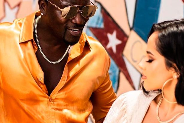 Becky G, cantante, latina, Akon, lanzan, Como no, lanzar, estrenar, video, videoclip, canción, new single, nuevo tema, nueva canción, tema, canción, single, new, nuevo, nueva, éxito, hit, viral, redes sociales, Instagram, video, videoclip, Youtube, música, Stars World Production