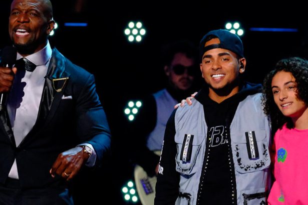 Ozuna, cantante, latino, el negrito de los ojos claros, presentación, show, acompañando, final, programa, TV, America's Got Talent, voces, representante, viral, hit, éxito, video, Youtube, redes sociales, Instagram, música, Stars World Production