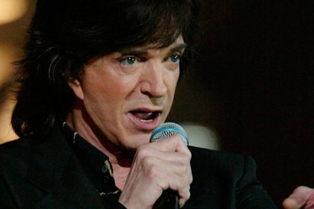 Camilo Sesto, cantante, romantico, romance, baladas, hit, éxito, viral, redes sociales, Instagram, video, videoclip, Youtube, música, Stars World Production