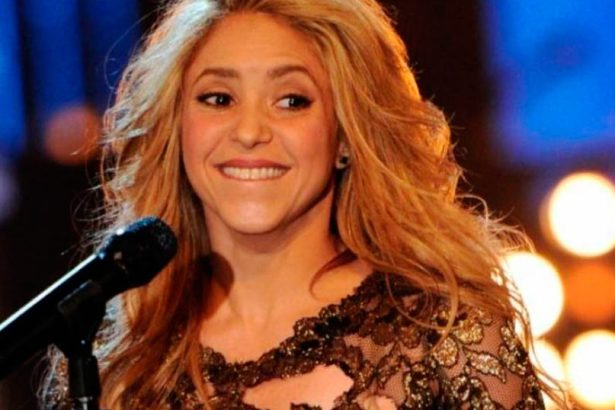 cabello, cantante, Colombia, colombiana, exito, Gitana, hit, inicios, Instagram, Latina, look, mechas claras, música, Nadal, nuevo, oscuro, Pique, redes sociales, rubio platino, Shakira, viral, Stars World Production