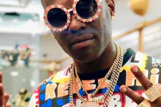 Chocolate MC, cantante, latino, cubano, Cuba, lanza, Pakumba, lanzar, estrenar, video, videoclip, canción, new single, nuevo tema, nueva canción, tema, canción, single, new, nuevo, nueva, éxito, hit, viral, redes sociales, Instagram, video, videoclip, Youtube, música, Stars World Production