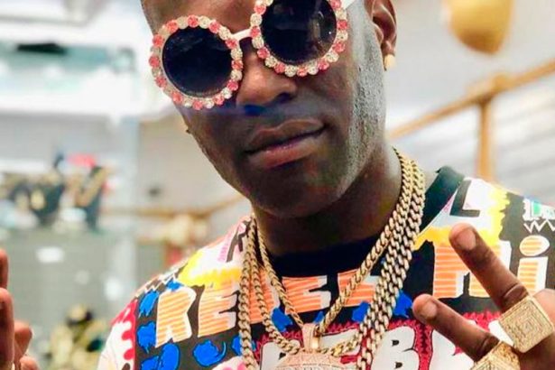 Chocolate MC, cantante, latino, cubano, Cuba, lanza, Pakumba, lanzar, estrenar, video, videoclip, canción, new single, nuevo tema, nueva canción, tema, canción, single, new, nuevo, nueva, éxito, hit, viral, redes sociales, Instagram, video, videoclip, Youtube, música, Stars World Production