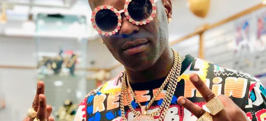 Chocolate MC, cantante, latino, cubano, Cuba, lanza, Pakumba, lanzar, estrenar, video, videoclip, canción, new single, nuevo tema, nueva canción, tema, canción, single, new, nuevo, nueva, éxito, hit, viral, redes sociales, Instagram, video, videoclip, Youtube, música, Stars World Production