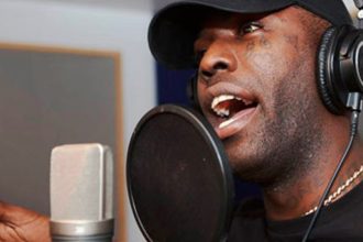 Chocolate, Chocolate MC, disco de oro, bajanda, A veces, cantante, latino, cubano, Cuba, canción, new single, nuevo tema, nueva canción, tema, canción, single, new, nuevo, nueva, éxito, hit, viral, redes sociales, Instagram, video, videoclip, Youtube, música, Stars World Production