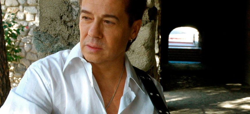 Luis Ángel, cantante, latino, interpreta, propias, canciones, lanza, Tu Me Haces Falta, lanzar, estrenar, video, videoclip, canción, new single, nuevo tema, nueva canción, tema, canción, single, new, nuevo, nueva, éxito, hit, viral, redes sociales, Instagram, video, videoclip, Youtube, música, Stars World Production