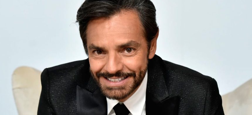 Eugenio Derbez, actor, mexicano, México, conductor, presentador, Latin AMAs, evento, musical, Reggaeton Feminista, lanza, cantante, canta, lanzar, estrenar, video, videoclip, canción, new single, nuevo tema, nueva canción, tema, canción, single, new, nuevo, nueva, éxito, hit, viral, redes sociales, Instagram, video, videoclip, Youtube, música, Stars World Production