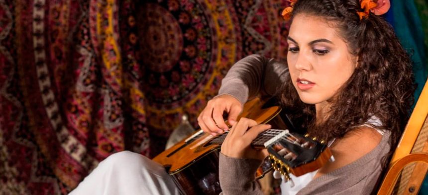 Lorena Blume, cantante, peruana, Perú, Alma sola, lanza, lanzar, estrenar, video, videoclip, canción, new single, nuevo tema, nueva canción, tema, canción, single, new, nuevo, nueva, éxito, hit, viral, redes sociales, Instagram, video, videoclip, Youtube, música, Stars World Production