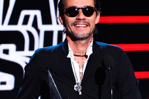 Marc Anthony, rinde, homenaje, José José, cantante, latino, José José, Almohada, tema, canción, single, new, nuevo, nueva, éxito, hit, viral, redes sociales, Instagram, video, videoclip, Youtube, música, Stars World Production