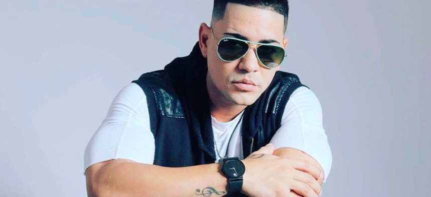 Baby Lores, cantante, latino, lanza, Caliente, lanzar, estrenar, video, videoclip, canción, new single, nuevo tema, nueva canción, tema, canción, single, new, nuevo, nueva, éxito, hit, viral, redes sociales, Instagram, video, videoclip, Youtube, música, Stars World Production