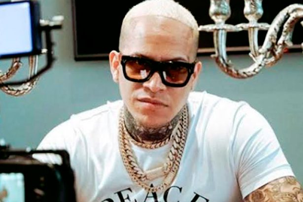 El Chulo, cantante, latino, lanza, Murder on my mind, lanzar, estrenar, video, videoclip, canción, new single, nuevo tema, nueva canción, tema, canción, single, new, nuevo, nueva, éxito, hit, viral, redes sociales, Instagram, video, videoclip, Youtube, música, Stars World Production