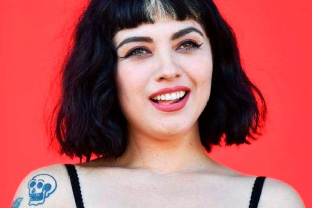 Mon Laferte, cantante, latina, chilena, Chile, lanza, Platatatá, lanzar, estrenar, video, videoclip, canción, new single, nuevo tema, nueva canción, tema, canción, single, new, nuevo, nueva, éxito, hit, viral, redes sociales, Instagram, video, videoclip, Youtube, música, Stars World Production