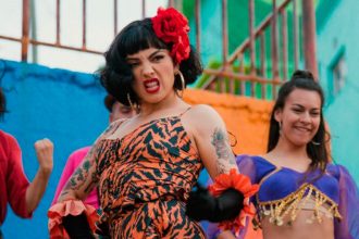Mon Laferte, cantante, chilena, Chile, lanza, Plata Ta Tá, Yalitza Aparicio, Guaynaa, lanzar, estrenar, video, videoclip, canción, new single, nuevo tema, nueva canción, tema, canción, single, new, nuevo, nueva, éxito, hit, viral, redes sociales, Instagram, video, videoclip, Youtube, música, Stars World Production