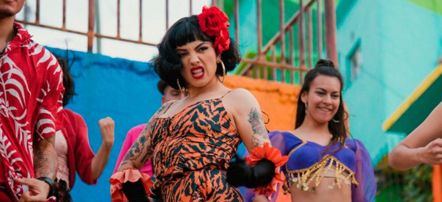 Mon Laferte, cantante, chilena, Chile, lanza, Plata Ta Tá, Yalitza Aparicio, Guaynaa, lanzar, estrenar, video, videoclip, canción, new single, nuevo tema, nueva canción, tema, canción, single, new, nuevo, nueva, éxito, hit, viral, redes sociales, Instagram, video, videoclip, Youtube, música, Stars World Production