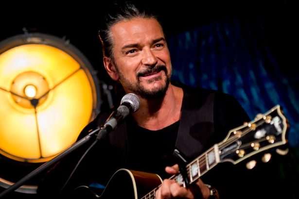 Ricardo Arjona, cantante, latino, regresa, industria, musical, increíble, producción, álbum, Blanco y Negro, viral, hit, éxito, video, redes sociales, Instagram, video, Youtube, desafía, música, Stars World Production