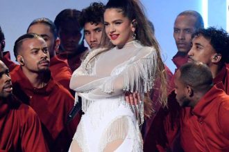 Rosalía, cantante, española, España, triunfa, deslumbra, bailando, flamenco, premios, evento, musical, éxito, hit, viral, redes sociales, Grammy 2020, Instagram, música, Stars World Production