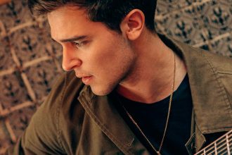 Alejandro Santamaría, colombiano, Colombia, promesa, pop, latinoamericano, cantante, latino, nuevo, talento, temas, canciones, single, tema, canción, éxito, hit, viral, redes sociales, Instagram, video, videoclip, Youtube, música, Stars World Production