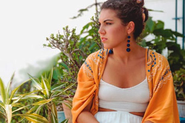 Lorena Blume, cantante, latina, peruana, Perú, lanza, Calzón, lanzar, estrenar, video, videoclip, canción, new single, nuevo tema, nueva canción, tema, canción, single, new, nuevo, nueva, éxito, hit, viral, redes sociales, Instagram, video, videoclip, Youtube, música, Stars World Production