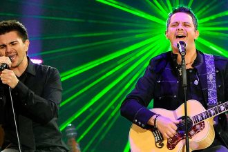 Alejandro Sanz, Juanes, concierto, online, concierto online, no salir de casa, casa, hogar, cuarentena, cancelar, show, presentación, presentaciones, tour, cantante, cantantes, español, España, colombiano, Colombia, pandemia, virus, coronavirus, viral, hit, éxito, redes sociales, vivo, video, Youtube, Instagram, música, Stars World Production