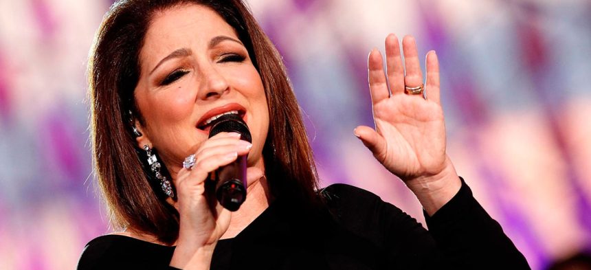 Gloria Estefan, cantante, latina, Cuando hay amor, lanza, nuevo disco, nuevo, disco, álbum, lanzan, estreno, lanzar, estrenar, video, videoclip, canción, new single, nuevo tema, nueva canción, tema, canción, single, new, nuevo, nueva, éxito, hit, viral, redes sociales, Instagram, video, videoclip, Youtube, música, Stars World Production