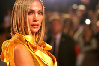 Jennifer Lopez, cantante, latina, EE.UU., On The 6, celebra, aniversario, 21, 21 aniversario, début, álbum début, álbum, tema, canción, single, new, nuevo, nueva, éxito, hit, viral, redes sociales, Instagram, video, videoclip, Youtube, música, Stars World Production