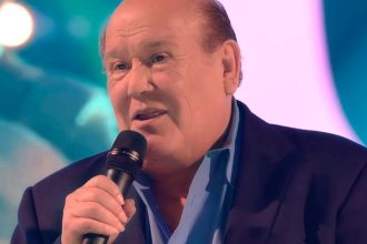 Leo Dan, cantante, argentino, Argentina, retos, sorpresas, ritmos, romántico, Celebrando A Una Leyenda Segunda Parte, segunda parte, lanza, nuevo disco, nuevo, disco, álbum, lanzan, estreno, lanzar, estrenar, video, videoclip, canción, new single, nuevo tema, nueva canción, tema, canción, single, new, nuevo, nueva, éxito, hit, viral, redes sociales, Instagram, video, videoclip, Youtube, música, Stars World Production