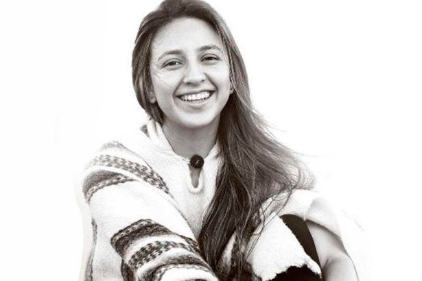 Vivi, Viviana Maldonado Vera, Ecuatoriana, cantante, latina, Ecuador, lanza, lanzan, primer, El Camaleón, estreno, lanzar, estrenar, video, videoclip, new single, nuevo tema, nueva canción, tema, canción, single, new, nuevo, nueva, éxito, hit, viral, redes sociales, Instagram, video, videoclip, Youtube, música, Stars World Production