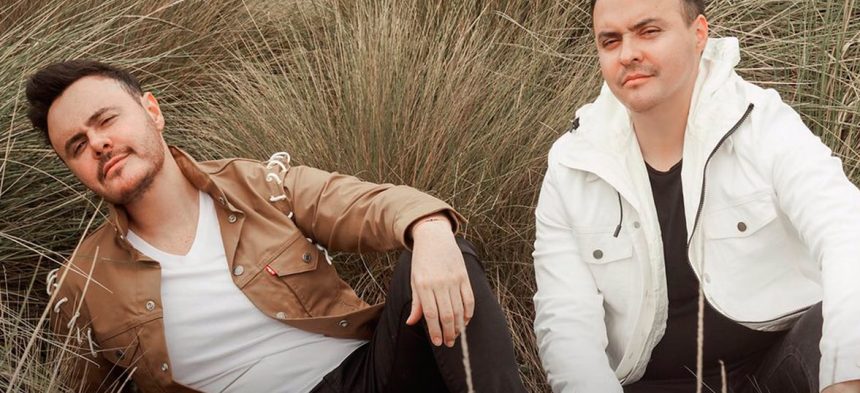 Río Roma, duo, hermanos, cantantes, latinos, grupo, agrupación, mexicanos, mexicano, México, mensaje, ayuda, social, industria, entretenimiento, lanza, lanzan, Gracias un millón, estrenar, video, videoclip, new single, nuevo tema, nueva canción, tema, canción, single, new, nuevo, nueva, éxito, hit, viral, redes sociales, Instagram, video, videoclip, Youtube, música, Stars World Production