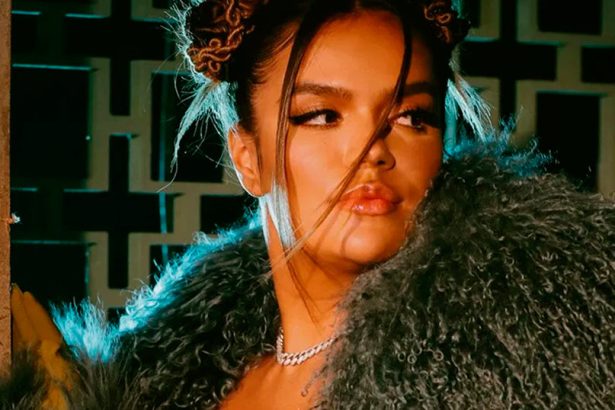 Karol G, cantante, latina, colombiana, Colombia, producido, Ovy On The Drums, Bichota, lanza, lanzan, estreno, lanzar, estrenar, video, videoclip, new single, nuevo tema, nueva canción, tema, canción, single, new, nuevo, nueva, éxito, hit, viral, redes sociales, Instagram, video, videoclip, Youtube, música, Stars World Production