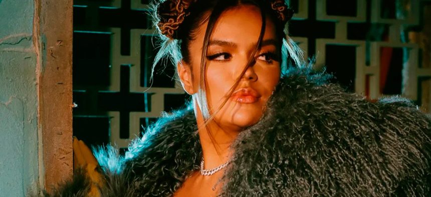 Karol G, cantante, latina, colombiana, Colombia, producido, Ovy On The Drums, Bichota, lanza, lanzan, estreno, lanzar, estrenar, video, videoclip, new single, nuevo tema, nueva canción, tema, canción, single, new, nuevo, nueva, éxito, hit, viral, redes sociales, Instagram, video, videoclip, Youtube, música, Stars World Production