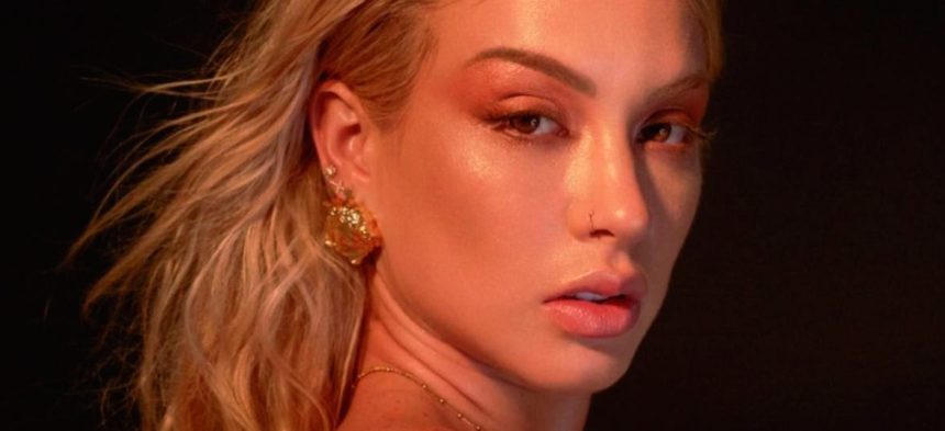 Leslie Shaw, cantante, latina, artista, peruana, Perú, cover, Christina y Los Subterráneos, Alguien que cuide de mí, lanza, lanzar, estrenar, video, videoclip, new single, nuevo tema, nueva canción, tema, canción, single, new, nuevo, nueva, éxito, hit, viral, redes sociales, Instagram, video, videoclip, Youtube, música, Stars World Production