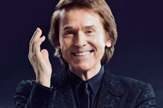 Raphael, cantante, baladas, nuevo disco, nwe single, disco, single, álbum, concierto, especial, 60 años, carrera, años, reconocimiento, evento, musical, trayectoria, excelencia, éxito, hit, viral, redes sociales, Instagram, Stars World Production